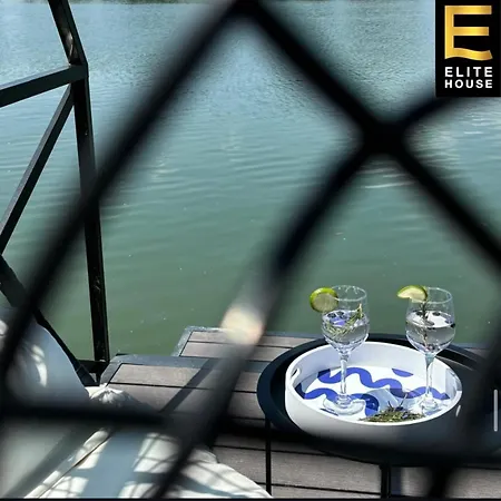 Bateau-hôtel Elite House