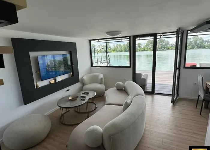 Elite House Båthotell *